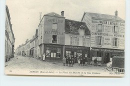 AUNEAU - La Place Du Marché Et La Rue Pasteur. (un Coiffeur) - Auneau