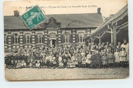 FRUGES -Un Jour De Classe à La Nouvelle école De Filles. - Fruges