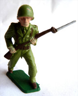 SOLDAT FIGURINE FIG STARLUX 1958 CHARGEANT AVEC FUSIL 5008 (1) - Starlux