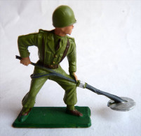 SOLDAT FIGURINE FIG STARLUX 1958 SOLDAT DETECTEUR DE MINES 5001 - Starlux