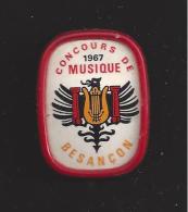 Badge Du Concours De Musique De Besançon De 1967 - Objets Dérivés