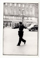 75 - Paris 9 ème - CPM - Place De L´Opéra 1957 - Editeur: Horvat (policier, Gendarme) - District 09