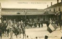 CPA 63  CARTE PHOTO CLERMONT FERRAND ARRIVEE DES MINISTRES A LA GARE - Clermont Ferrand