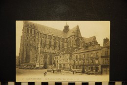 CP, 02, SAINT QUENTIN La Basilique Et La Place Saint Quentin N° 18 Vierge - Saint Quentin