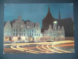 Germany: DDR - Rostock - Ernst-Thälmann-Platz Bei Nacht, Parkplatz Mit Autos, Night View, Old Cars - Posted 1985 - Rostock