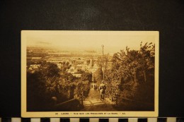 CP, 02, LAON Vue Sur Les Escaliers Et La Gare N° 35 Vierge Ed Librairie Brunetaux - Laon