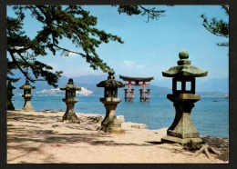 JAPON Hiroshima - The Red Gate Of Itsukushima Shrine In The Inland Sea, Stone Lanterns On Beach - Red Mecanic Cancellati - Hiroshima