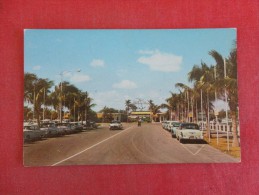 - Florida> Fort Lauderdale ( Looking Toward Shopping Mall--1811 - Fort Lauderdale
