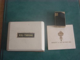 BRIQUET  KBL- THRONE DANS SA BOITE AVEC NOTICE - Sonstige & Ohne Zuordnung