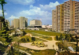 Bobigny  - Le Parc Municipal Et L'hôtel De Ville - Bobigny