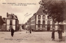 PLOUARET LE BAR DE LA GRANDE-PLACE ET LA ROUTE DE LA GARE - Plouaret