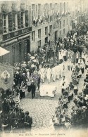 CPA 63 RIOM PROCESSION ST AMABLE 1914 Commerce Au Bon Marché - Riom