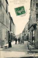 CPA 63 MARINGUES GRANDE RUE ET POSTES 1910 - Maringues