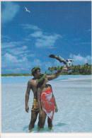 CPM POLYNESIE TAHITI JEUNE COUPLE POLYNESIEN PHOTO TEVA LAGON OISEAU - Polynésie Française