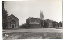 BEAUMESNIL - L'église Et Le Préventorium - Beaumesnil