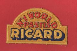 ECUSSON N´1 WORLD PASTIS  RICARD - Ecussons Tissu