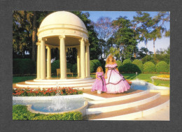 TAMPA - FLORIDA - CYPRESS GARDENS - THE SERENITY OF SPLASHING FOUNTAINS AND GAZEBO HILL´S - Tampa