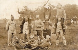 CPA 1416  - MILITARIA - Carte Photo Militaire - Cavalerie - Hussards - Dragons N° 13 Sur Les Cols - Personen