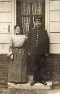 CPA 1417 - Carte Photo - Paris . 74 - Femme & Mari  Gardien ? Policier ?  Marquer Sur La Casquette Surveillant - Autres & Non Classés