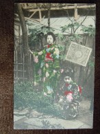 Femmes Japonaise En Kimono , Geischas Dans Jardin Japonais  ( Japan ) - Asie