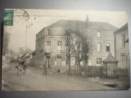 Rue D'Amiens Et Pensionnat Des Garçons - Oisemont