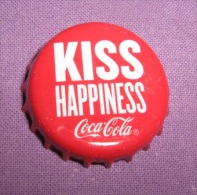 Coca-cola - Bottle Cap / Magnet - Kiss Happiness, Croatia, 2015. - Cappellini, Berretti, Visiere, …