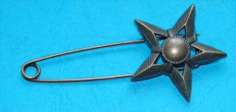 Brass Star - 8 Cm Long - Broschen