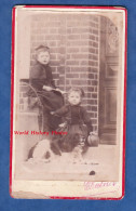 Photo Ancienne CDV Vers 1890 - COINCOURT MOUY ? - Portrait D' Enfant Et Leur Chien - Dog Hund Kid Kind - Photo Chatrier - Old (before 1900)