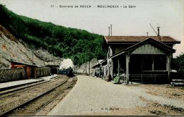 N°6584A -cpa Moulineaux (76) -la Gare- - Gares - Avec Trains