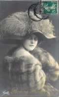 Ref F684- Femmes -portrait De  Femme Et Son Beau Chapeau - Theme Mode - Chapeaux -carte Bon Etat - - Mode