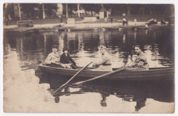 Carte Photo - Trois Militaires Français Et Une Femme Dans Une Barque Sur Un Lac Pour Une Promenade - Bad Kreuznach - Bad Kreuznach