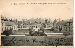 78. Grignon. Ecole Nationale D'agriculture. Façade Principale Du Chateau. Coin Haut Droit Abimé - Grignon