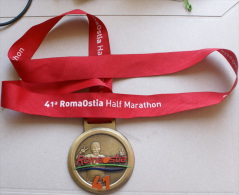 ITALIA - MEDAGLIA UFFICIALE DELLA 41^ ROMAOSTIA HALF MARATHON - Athlétisme
