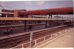 78  ST QUENTIN EN YVELINES  -  LA GARE ULTRAMODERNE -  CPM 1970/80 - St. Quentin En Yvelines