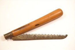 Ancien Couteau Scie Pliant Avec Système De Fermeture à Virole - Antike Werkzeuge