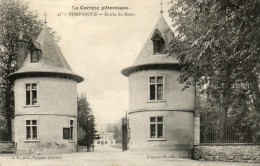 CPA - POMPADOUR (19) - Les Tourelles De L'Entrée Du Haras - Arnac Pompadour