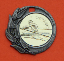 Médaille Métal Couleur Bronze Et Dorée - Aviron - Rudersport