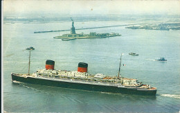 Dans Le Port   NEW YORK , Paquebot Transatlantique , LIBERTE - Vrijheidsbeeld