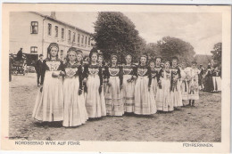 Nordseebad WYK Auf Föhr Föhrerinnen In Tracht Vor Witts Gasthaus  Verlag Wilhelm Müller Wyk TOP-Erhaltung Ungelaufen - Föhr