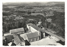 Cp, 42, Noiretable, Notre-Dame De L'Hermitage, Vue Générale Aérienne Du Monastère Et Croix De Peyrotine - Noiretable