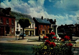 76-BUCHY...LA PLACE PERSAC ET SA STATUE....CPM - Buchy