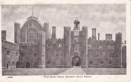 Reino Unido--Middlesex--First Green Court,Hampton Court Palace-- - Middlesex