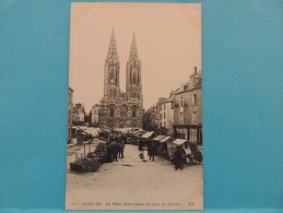 Saint-Lo : TOP ANIMATION !!!!!!!   Le Marché Sur La Place Notre Dame Début 1900 ( RARE ) - Vendedores Ambulantes