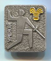 FENCING / SWORDSMANSHIP - Russian Pin Badge, 25 X 25 Mm - Scherma
