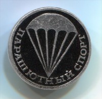 PARACHUTTING Jump -  Russian Vintage Pin Badge, Diameter 25 Mm - Parachutespringen