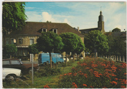 PUTANGES - L'Eglise Et L'Hôtel Du Lion Vert - Putanges