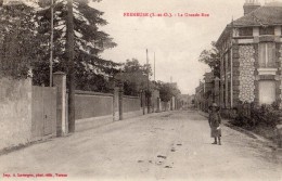 FRENEUSE LA GRANDE-RUE ANIMEE - Freneuse