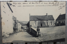 Carte Postale Ancienne Montreuillon Nièvre La Grande Rue Et La Place De L'Eglise Animée - Moulin Engilbert