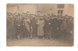 Carte Photo Militaria : Important Groupe De Soldats  - Lieu à Déterminer - Régiments