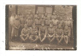 Carte Photo Militaria : Groupe De Soldats -  Lieu à Déterminer - Regimente